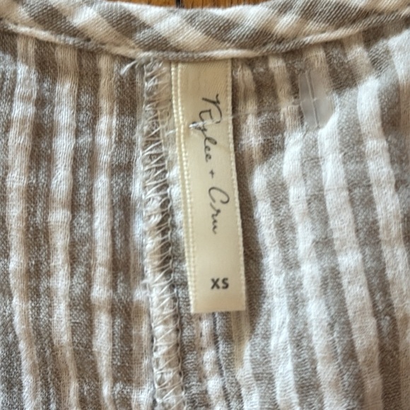 Rylee + Cru sz XS Gray and White Striped Romper 100% cotton gauze great cond - Picture 3 of 6